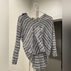 Hollister size small top